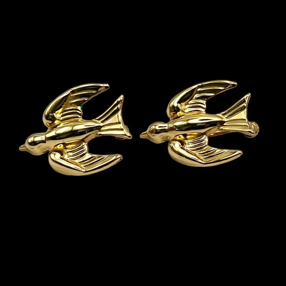 Vintage Coro Pegasus 90s Gold tone signed ladies Earrings - Picture 1 of 6